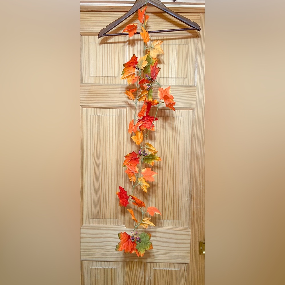 Bundle of Flower/Floral Picks & Garland Home Holiday Decor Artificial Flowers - Picture 11 of 12